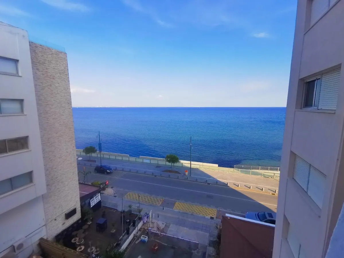 Flirty Flamingo Seaview Seafront Apartment Larnaca Chipre